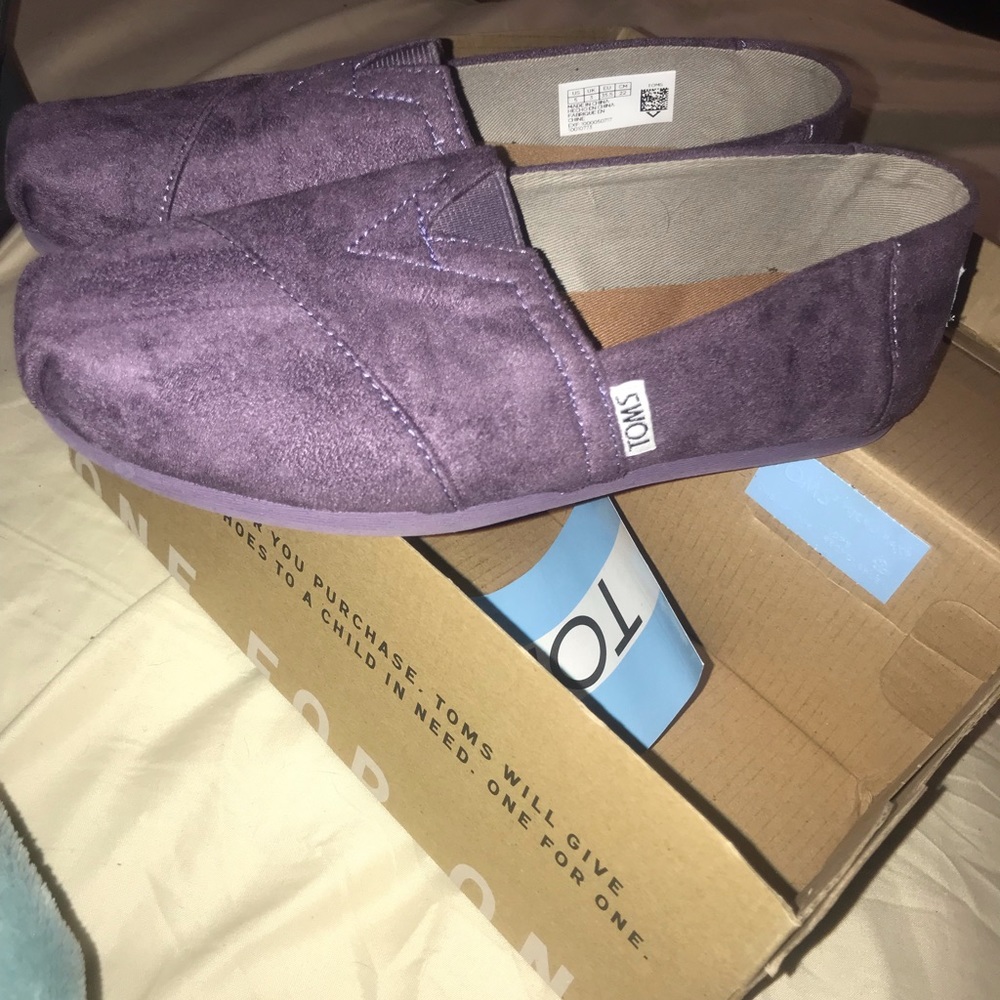 Toms - Picture 2 of 5